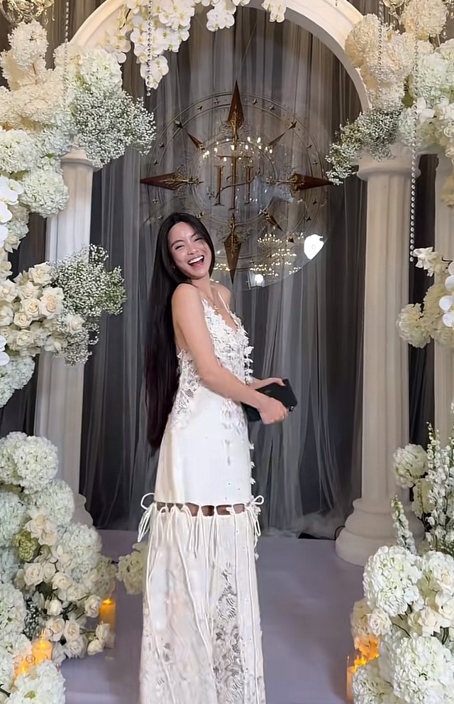 Chu Thanh Huyền l&ecirc;n đồ xinh đẹp s&aacute;nh đ&ocirc;i c&ugrave;ng Quang Hải  - Ảnh 1.