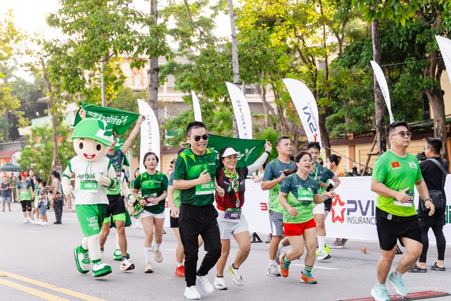 Herbalife Việt Nam tiếp tục phối hợp với VnExpress để khuyến kh&iacute;ch lối sống l&agrave;nh mạnh với tư c&aacute;ch l&agrave; Nh&agrave; t&agrave;i trợ Kim cương cho giải VnExpress Marathon Grand Tour Nghệ An 2026 - Ảnh 3.