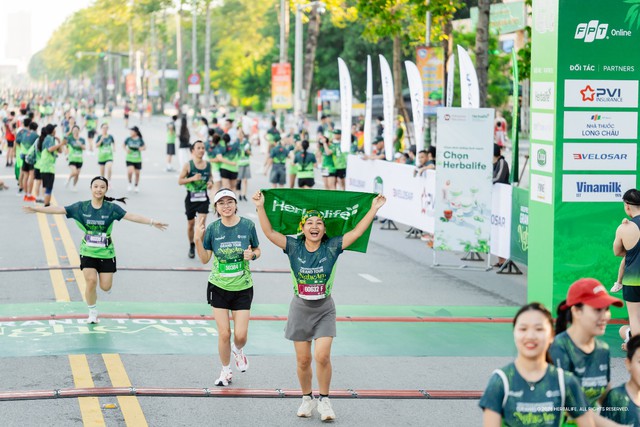 Herbalife Việt Nam tiếp tục phối hợp với VnExpress để khuyến kh&iacute;ch lối sống l&agrave;nh mạnh với tư c&aacute;ch l&agrave; Nh&agrave; t&agrave;i trợ Kim cương cho giải VnExpress Marathon Grand Tour Nghệ An 2026 - Ảnh 4.