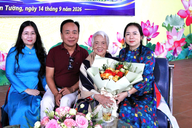 Đạo diễn- Nh&agrave; văn Xu&acirc;n Phượng: Những nh&acirc;n duy&ecirc;n đi qua ph&eacute;p thử của bề tr&ecirc;n - Ảnh 4.