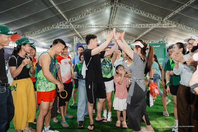 Herbalife Việt Nam tiếp tục phối hợp với VnExpress để khuyến kh&iacute;ch lối sống l&agrave;nh mạnh với tư c&aacute;ch l&agrave; Nh&agrave; t&agrave;i trợ Kim cương cho giải VnExpress Marathon Grand Tour Nghệ An 2026 - Ảnh 6.