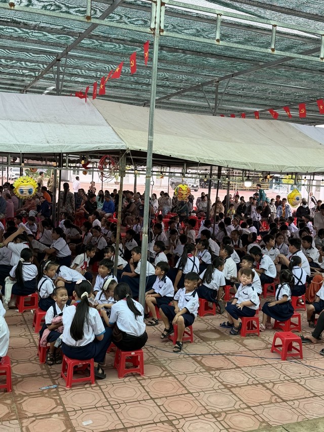 Thắp sáng ước mơ, tiếp nối nghĩa tình về đất Mũi - Ảnh 1.