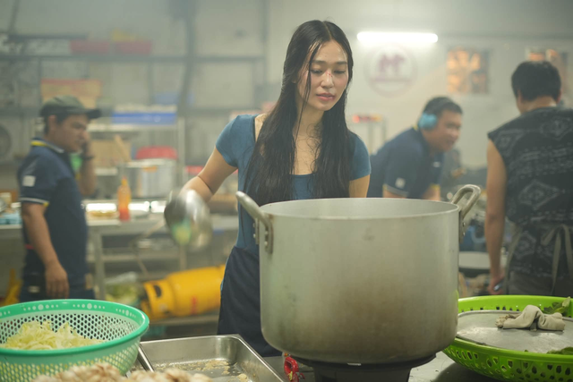 Căn nh&agrave; c&oacute; ph&ograve;ng kh&aacute;ch rộng 100m2 của mỹ nh&acirc;n Trại Bu&ocirc;n Người - Ảnh 1.