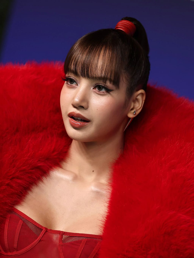 Lan truyền clip Lisa (BLACKPINK) hành xử thô lỗ tại Paris Fashion Week?- Ảnh 5.