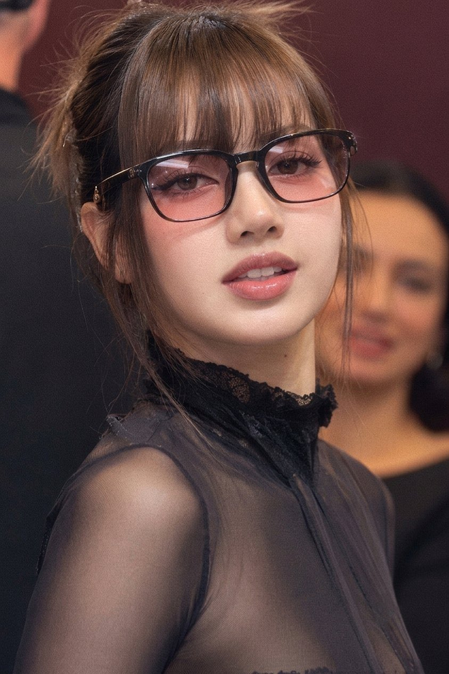 Lisa (BLACKPINK) hãy giữ nguyên thế này!- Ảnh 1.