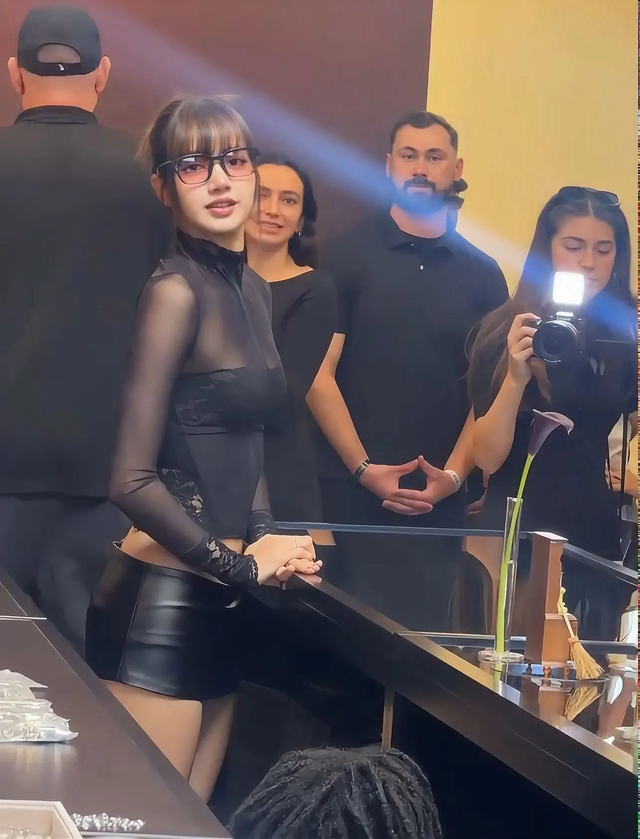 Lisa (BLACKPINK) hãy giữ nguyên thế này!- Ảnh 6.