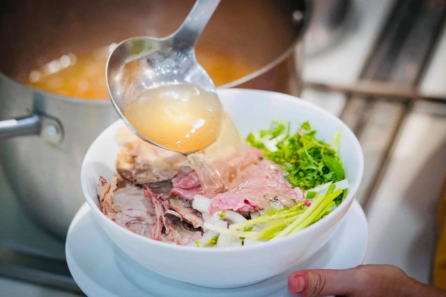 3 th&oacute;i quen ăn phở của người Việt cần bỏ ngay- Ảnh 1.