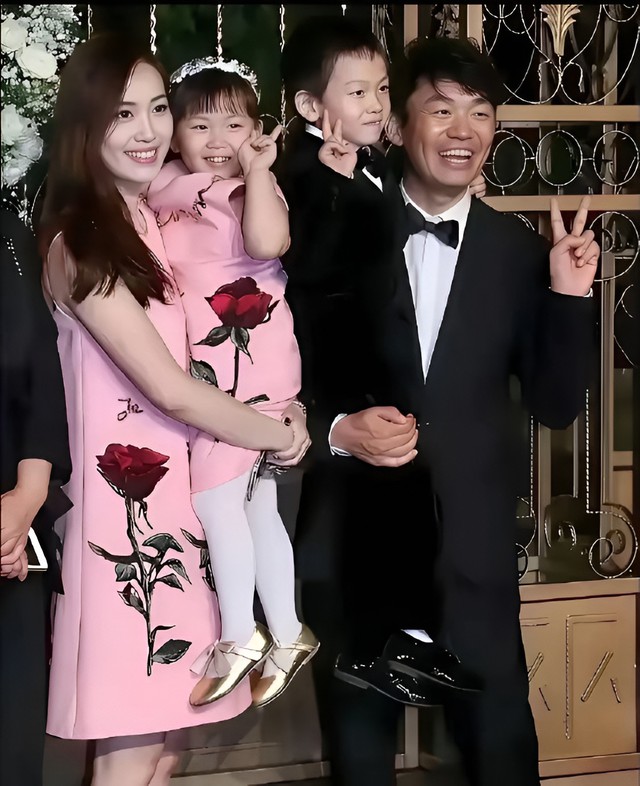 Đ&aacute;m cưới từng thu h&uacute;t 6 tỷ lượt theo d&otilde;i: Ch&iacute;nh chủ ly h&ocirc;n, nhiều cặp đ&ocirc;i tham dự cũng "đường ai nấy đi"- Ảnh 3.