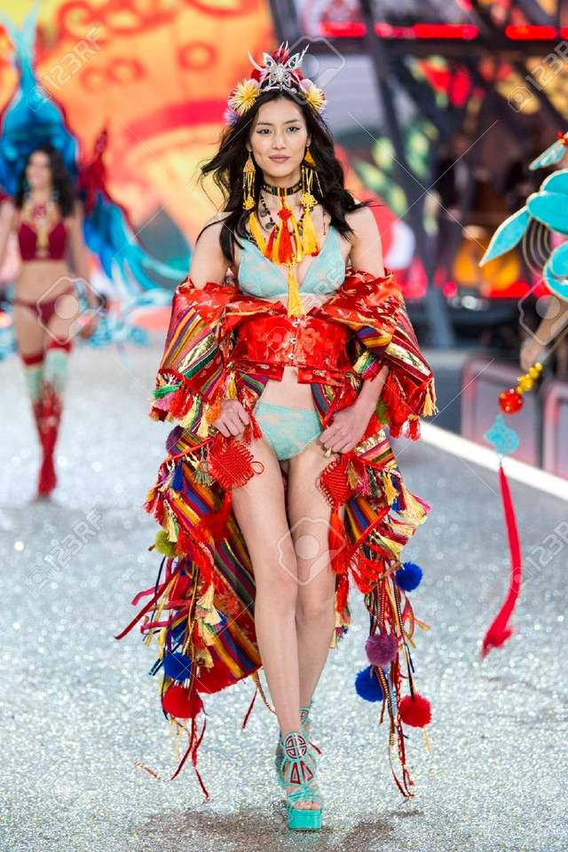 "Tổng t&agrave;i" hot nhất hiện nay: N&ecirc;n duy&ecirc;n với si&ecirc;u mẫu Victoria's Secret, đ&atilde; đưa nhau về ra mắt gia đ&igrave;nh t&iacute;nh chuyện trăm năm- Ảnh 11.