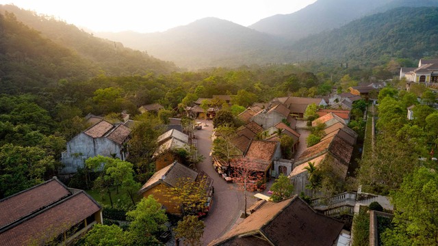 Gần 4000 người trẻ mang màu cờ Tổ quốc lên đỉnh thiêng Yên Tử thực hiện hành trình “Rạng rỡ Việt Nam” - Ảnh 4.