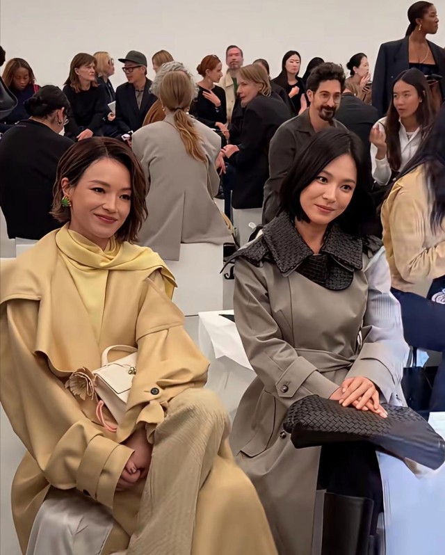 Những lần Song Hye Kyo chung khung hình với mỹ nhân Cbiz: Lấn át Triệu Vy nhưng lại thua Chương Tử Di, Châu Tấn - Ảnh 1.