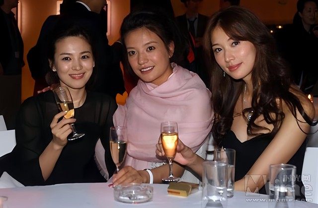 Những lần Song Hye Kyo chung khung hình với mỹ nhân Cbiz: Lấn át Triệu Vy nhưng lại thua Chương Tử Di, Châu Tấn - Ảnh 8.