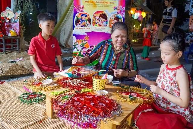5 ngôi trường, một mùa trăng: Khi di sản dân gian được chạm bằng đôi tay trẻ thơ - Ảnh 3.