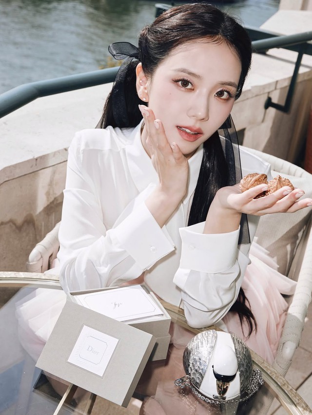 Lý do khiến Jisoo (BLACKPINK) bật khóc đẫm lệ ở Paris Fashion Week- Ảnh 6.