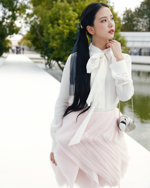Lý do khiến Jisoo (BLACKPINK) bật khóc đẫm lệ ở Paris Fashion Week- Ảnh 4.