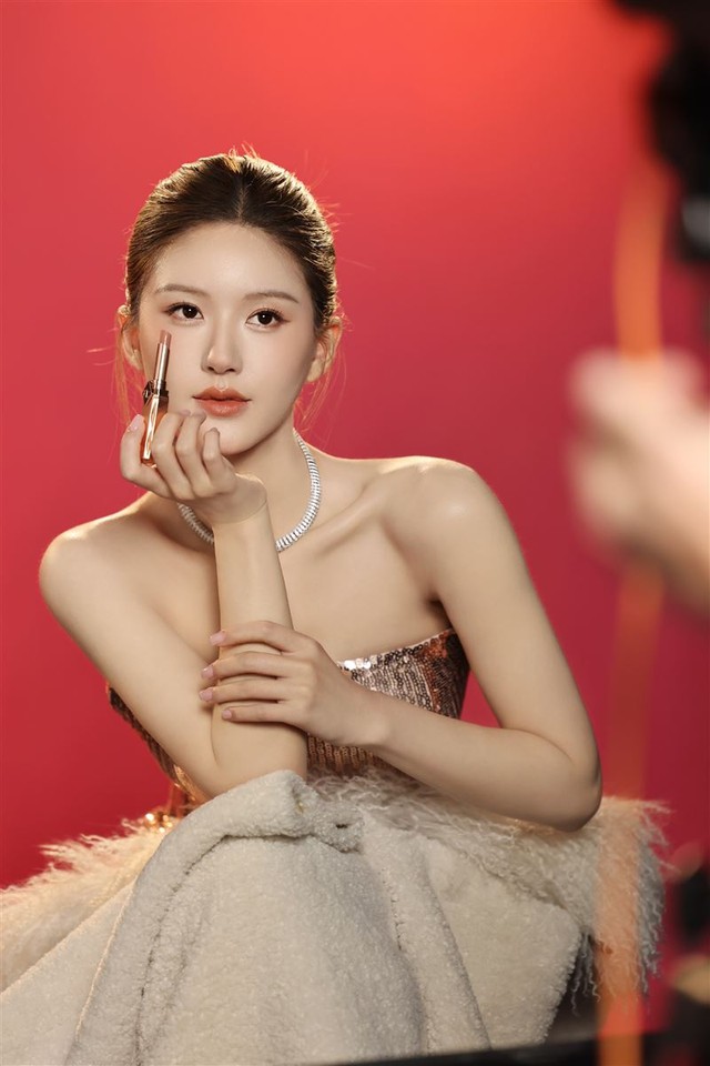 Triệu Lộ Tư chuyện gì cũng dám làm - Ảnh 1.