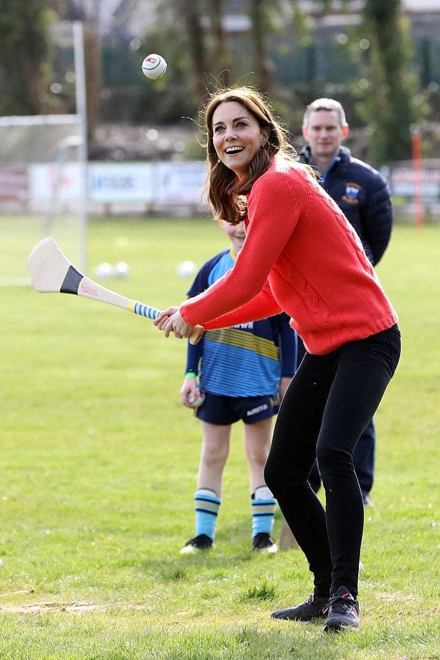 Công chúa Charlotte 11 tuổi nối nghiệp mẹ theo cách đặc biệt: Gia nhập đội netball, vợ chồng William và Kate đích thân đưa con đi thi đấu - Ảnh 9.