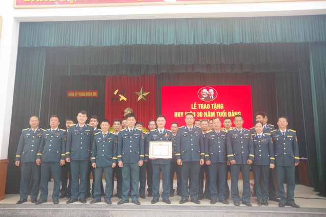Trung đo&agrave;n ra-đa 290 khẩn trương trở lại nhiệm vụ sau kỳ nghỉ lễ 2-9 - Ảnh 6.