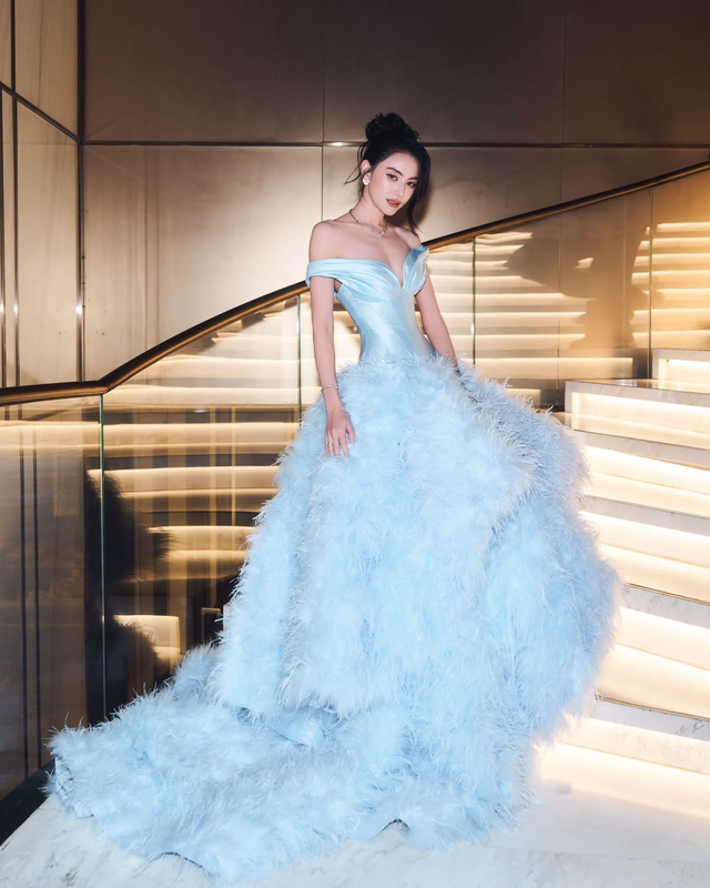 Vạn vật đều thua "ma nữ đẹp nhất Thái Lan" Mai Davika khi diện váy của NTK Việt, cùng chồng phát cẩu lương rợp trời tại sự kiện- Ảnh 2.