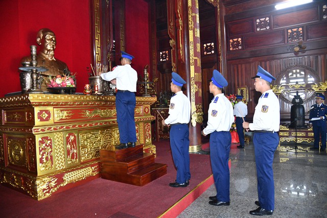 Bộ Tư lệnh Vùng Cảnh sát biển 4 tri ân công lao Chủ tịch Hồ Chí Minh - Ảnh 3.