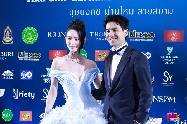 Vạn vật đều thua "ma nữ đẹp nhất Thái Lan" Mai Davika khi diện váy của NTK Việt, cùng chồng phát cẩu lương rợp trời tại sự kiện- Ảnh 5.