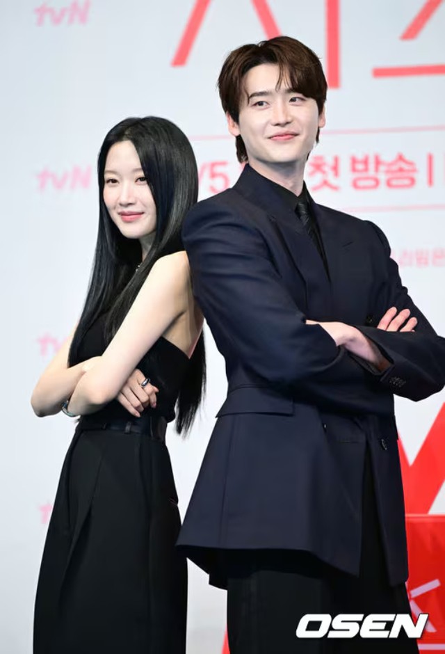 Moon Ga Young lộ diện giữa nghi vấn hẹn h&ograve; Lee Jong Suk, visual th&aacute;i độ thế n&agrave;o m&agrave; g&acirc;y x&ocirc;n xao?- Ảnh 13.