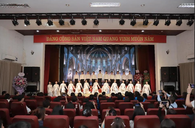 Trường Đại học Sư phạm Nghệ thuật Trung ương khai giảng năm học mới: tự h&agrave;o d&ograve;ng chảy s&aacute;ng tạo, vươn tầm bức ph&aacute; trong kỷ nguy&ecirc;n số - Ảnh 4.