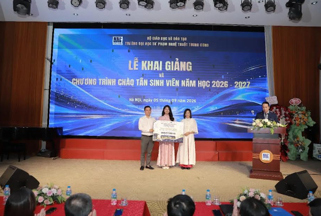 Trường Đại học Sư phạm Nghệ thuật Trung ương khai giảng năm học mới: tự h&agrave;o d&ograve;ng chảy s&aacute;ng tạo, vươn tầm bức ph&aacute; trong kỷ nguy&ecirc;n số - Ảnh 3.