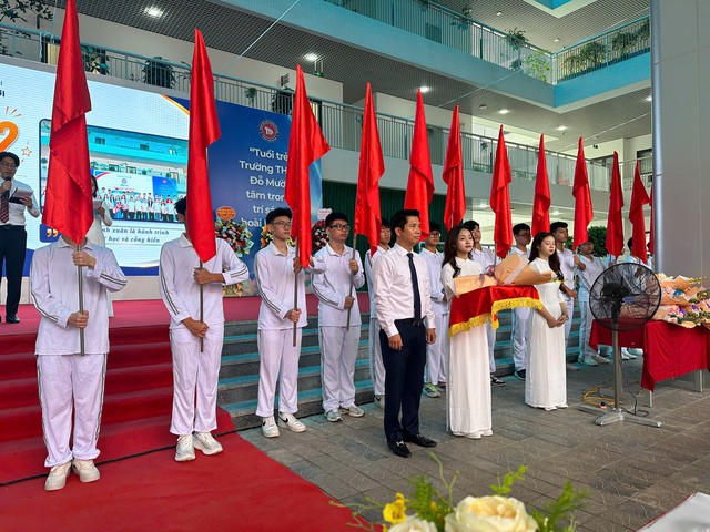 Rộn r&agrave;ng ng&agrave;y khai giảng năm học 2026&ndash;2027 tại Trường THPT Đỗ Mười - Ảnh 7.