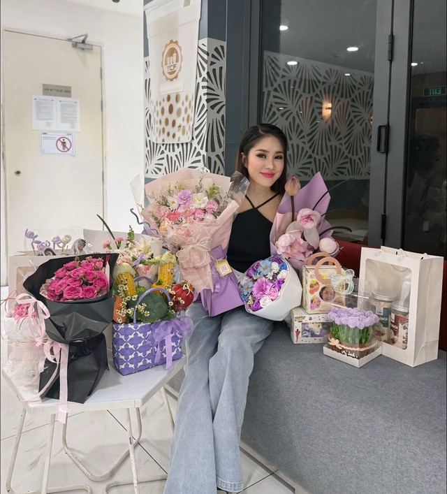 Nữ diễn viên quê Trà Vinh bị phản đối khi tái hôn với chàng trai kém 7 tuổi, nay sống như "công chúa" trong nhà phố khang trang - Ảnh 7.