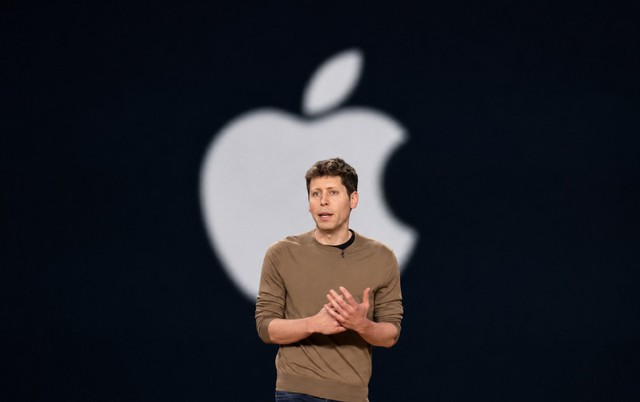 “Tôi là fan cuồng Apple”: Sam Altman bất ngờ thổ lộ giữa lúc OpenAI bị Apple kiện- Ảnh 1.