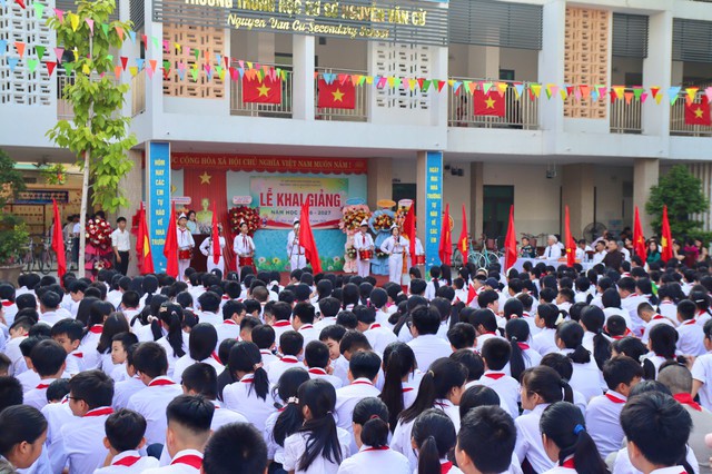 Trung đoàn PPK 224 chúc mừng các nhà trường khai giảng năm học mới - Ảnh 4.