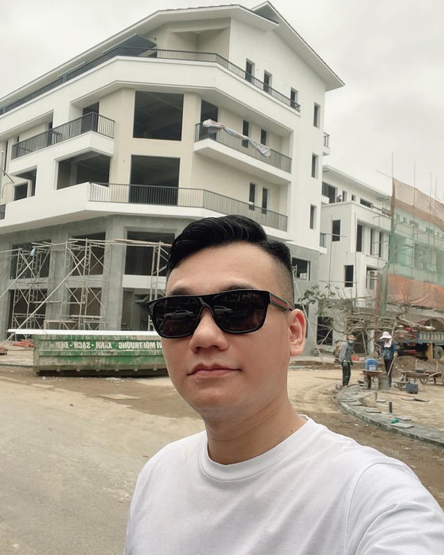 Ca sĩ Việt l&agrave; "tr&ugrave;m" bất động sản: Tiền đi h&aacute;t mua cả cơ ngơi từ Nam ra Bắc, xế hộp tiền tỷ đếm kh&ocirc;ng xuể- Ảnh 5.