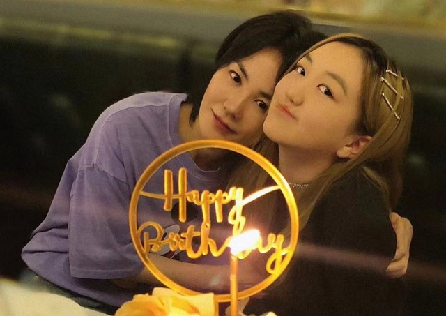 Con gái Vương Phi và Triệu Vy: Cùng điểm xuất phát nhưng cuộc đời lại rẽ sang 2 hướng - Ảnh 1.