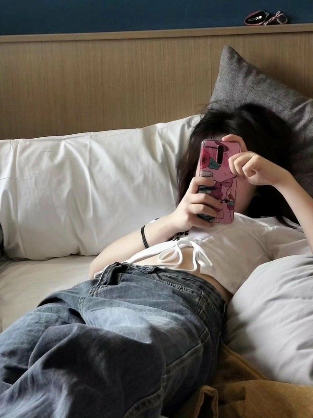 5 l&yacute; do bạn cứ cầm điện thoại d&ugrave; chẳng c&oacute; g&igrave; để xem- Ảnh 1.