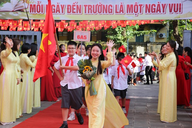 TP. Hồ Chí Minh giao tự chủ tài chính cho 237 đơn vị giáo dục: Hơn 3.848 tỷ đồng vẫn là “bệ đỡ” ngân sách - Ảnh 1.