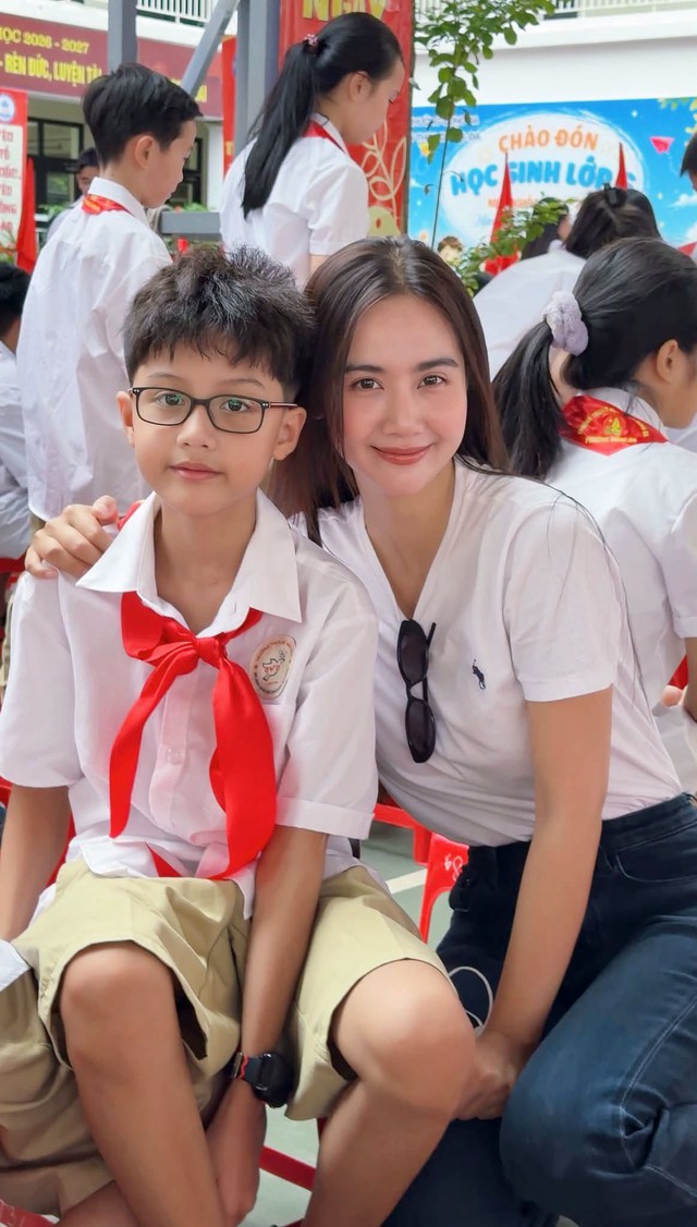 Con trai Huyền Lizzie 10 tuổi điển trai gây sốt, ước mơ làm cầu thủ - Ảnh 3.