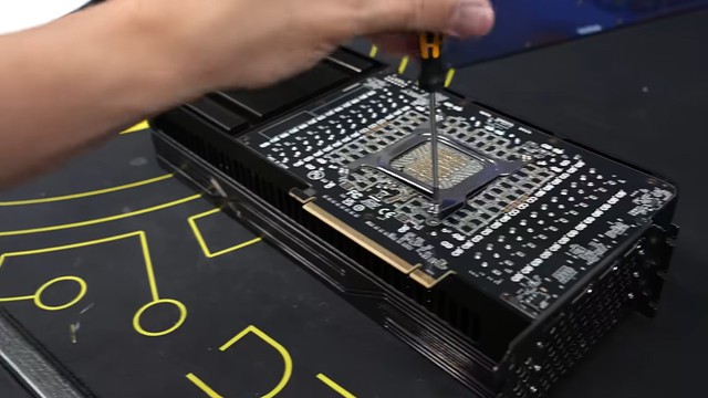 Chi 1.800 euro mua RTX 5090, game thủ nhận về chiếc card không có cả GPU lẫn bộ nhớ- Ảnh 4.