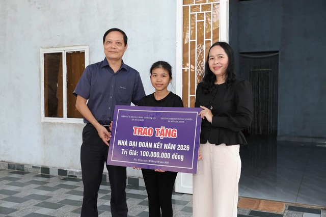 IUH lan tỏa yêu thương từ hành trình tri ân tại xã Hòa Hiệp - Ảnh 3.