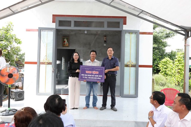 IUH lan tỏa yêu thương từ hành trình tri ân tại xã Hòa Hiệp - Ảnh 2.
