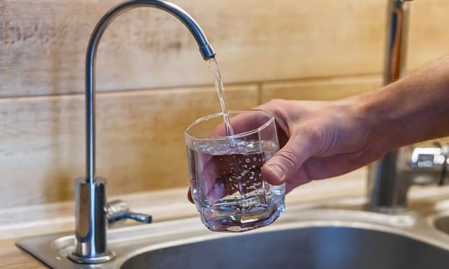 5 lời khuyên cho những gia đình đang uống nước máy lọc - Ảnh 1.