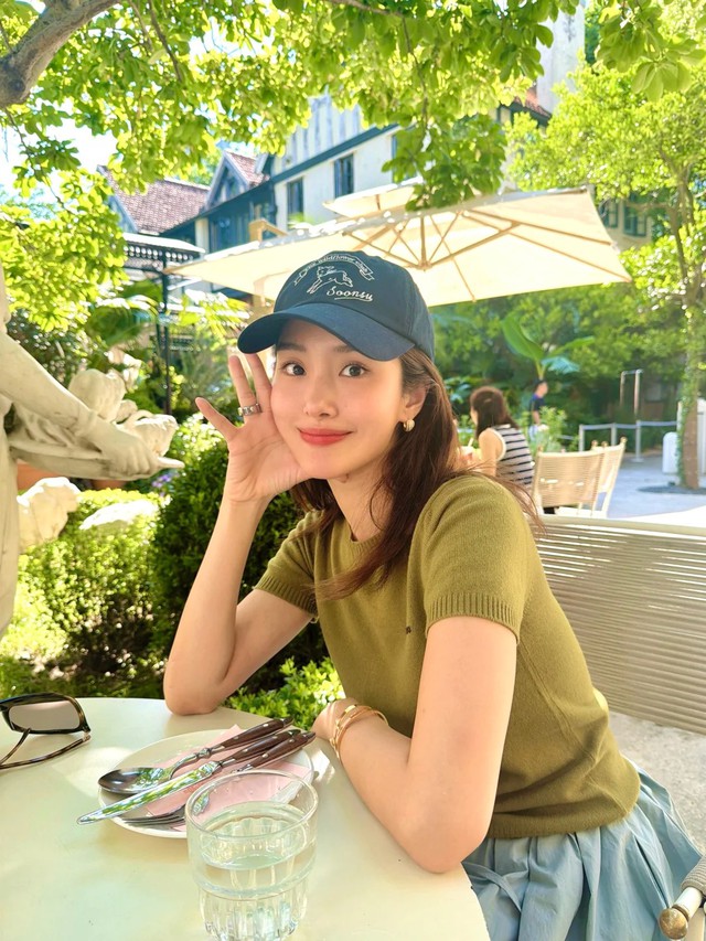 Mỹ nhân sinh quý tử cho thiếu gia tập đoàn: Nhà trai hiếm hoi lộ mặt, visual điển trai sáng bừng lên thẳng xu hướng- Ảnh 2.