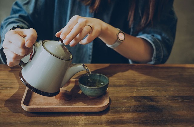7 lời khuy&ecirc;n cho người thường xuy&ecirc;n uống tr&agrave;- Ảnh 1.