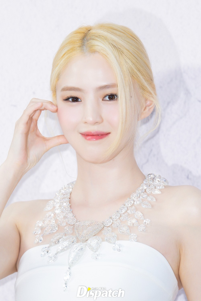 Han So Hee đẹp phát sáng, đúng nghĩa "Bạch Tuyết" vạn người mê!- Ảnh 5.