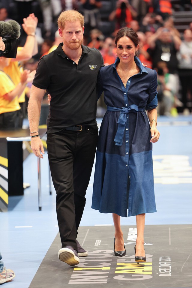 Vua Charles ra tín hiệu cứng rắn ngay khi Harry - Meghan trở lại Anh: Cánh cửa gia đình có thể mở, nhưng cánh cửa Hoàng gia thì không- Ảnh 3.