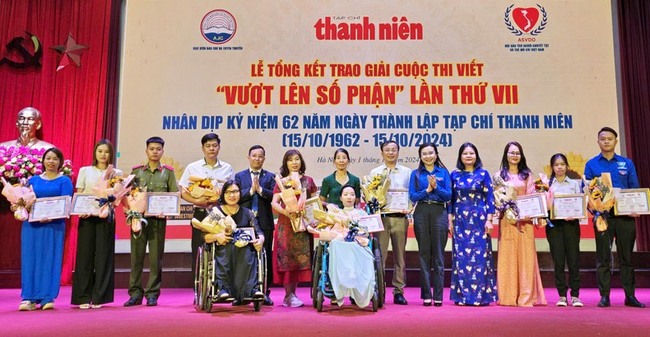 Sống như những đóa hoa
- Ảnh 2.