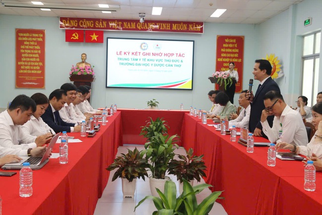 Trường Đại học Y Dược Cần Thơ và Trung tâm Y tế Khu vực Thủ Đức ký kết ghi nhớ hợp tác toàn diện trong đào tạo và nghiên cứu khoa học- Ảnh 3. Trường Đại học Y Dược Cần Thơ và Trung tâm Y tế Khu vực Thủ Đức ký kết ghi nhớ hợp tác toàn diện trong đào tạo và nghiên cứu khoa học- Ảnh 3.