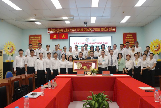 Trường Đại học Y Dược Cần Thơ và Trung tâm Y tế Khu vực Thủ Đức ký kết ghi nhớ hợp tác toàn diện trong đào tạo và nghiên cứu khoa học- Ảnh 5. Trường Đại học Y Dược Cần Thơ và Trung tâm Y tế Khu vực Thủ Đức ký kết ghi nhớ hợp tác toàn diện trong đào tạo và nghiên cứu khoa học- Ảnh 5.
