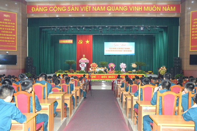 Học viện Phòng không - Không quân giao lưu truyền cảm hứng, khơi dậy khát vọng cống hiến cho học viên khoá 71- Ảnh 3. Học viện Phòng không - Không quân giao lưu truyền cảm hứng, khơi dậy khát vọng cống hiến cho học viên khoá 71- Ảnh 3.