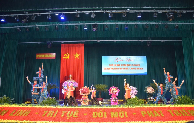 Học viện Phòng không - Không quân giao lưu truyền cảm hứng, khơi dậy khát vọng cống hiến cho học viên khoá 71- Ảnh 4. Học viện Phòng không - Không quân giao lưu truyền cảm hứng, khơi dậy khát vọng cống hiến cho học viên khoá 71- Ảnh 4.
